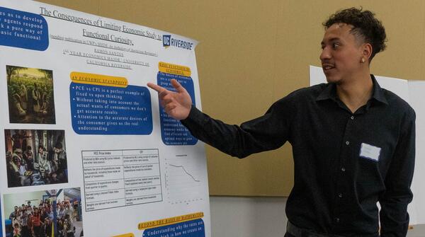 Student presenting poster 